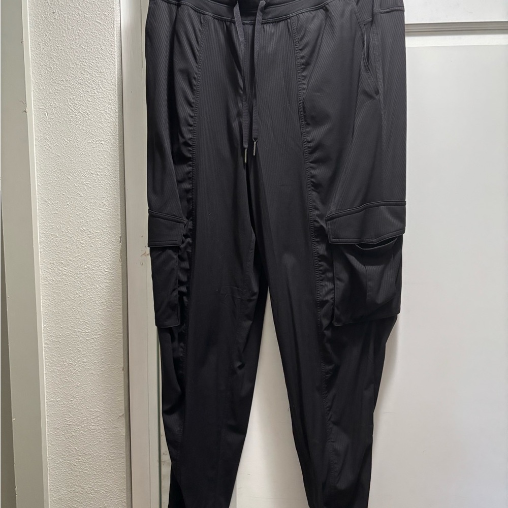 Lululemon Athletica Black Cargo Pants Athletic Fit. Never worn.